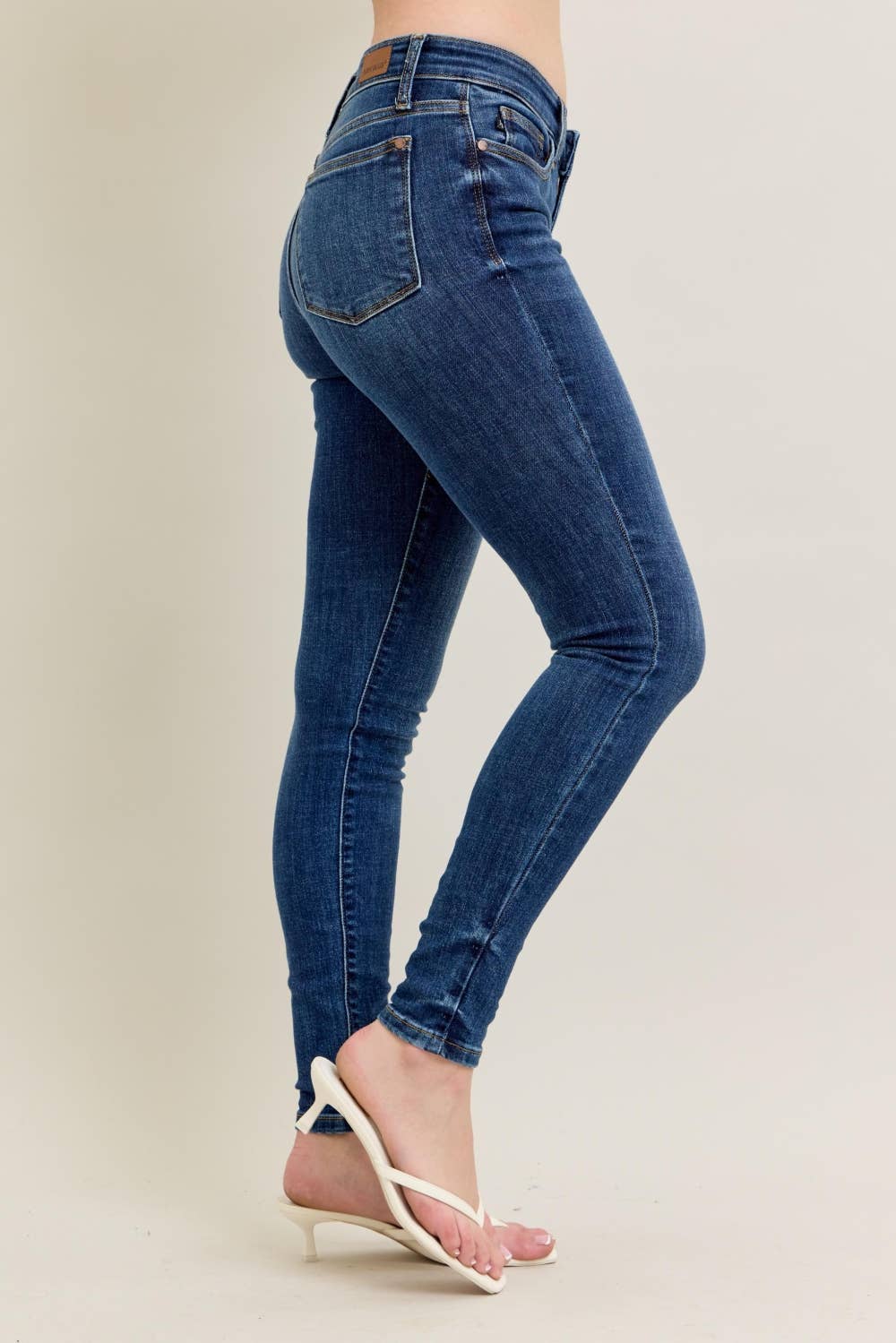 MARYLAND CORE SKINNY TAILLE MI-HAUTE AVEC PONÇAGE À LA MAIN en vente sur Faire6