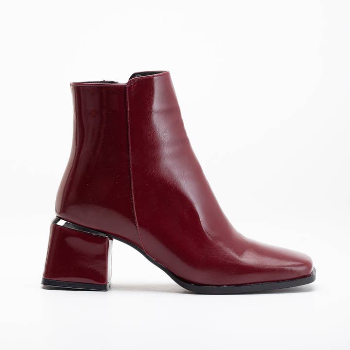 Odette - Bottines vernies bordeaux pour la vente par Prologue Shoes