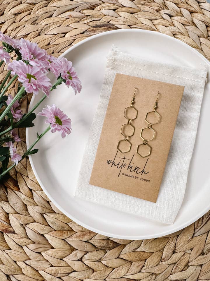 Messing Drievoudige Zeshoekige Hangende Oorbellen voor wholesale door Whitebirch Handmade Goods