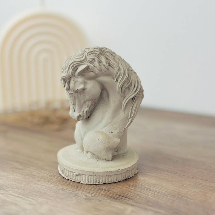 Eli and Things - Vente Sculpture - Sculpture Buste de Cheval en Béton - Cadeau pour Amoureux des Chevaux6