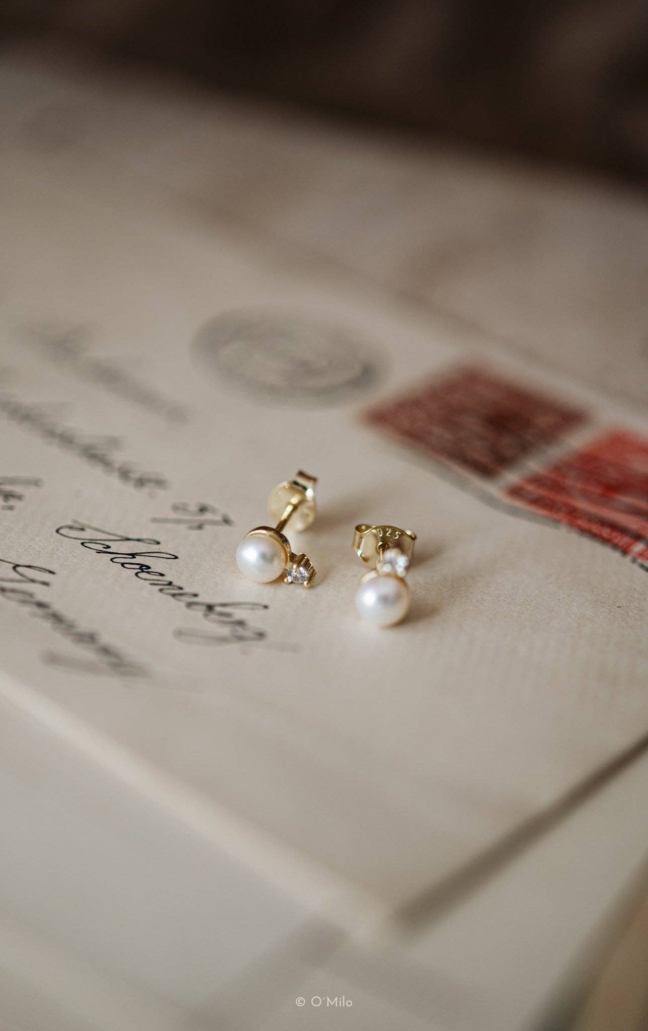 O'Milo - Vendita all'ingrosso Orecchini a bottone - Orecchini Pearl Dew con perla e singola pietra brillante4