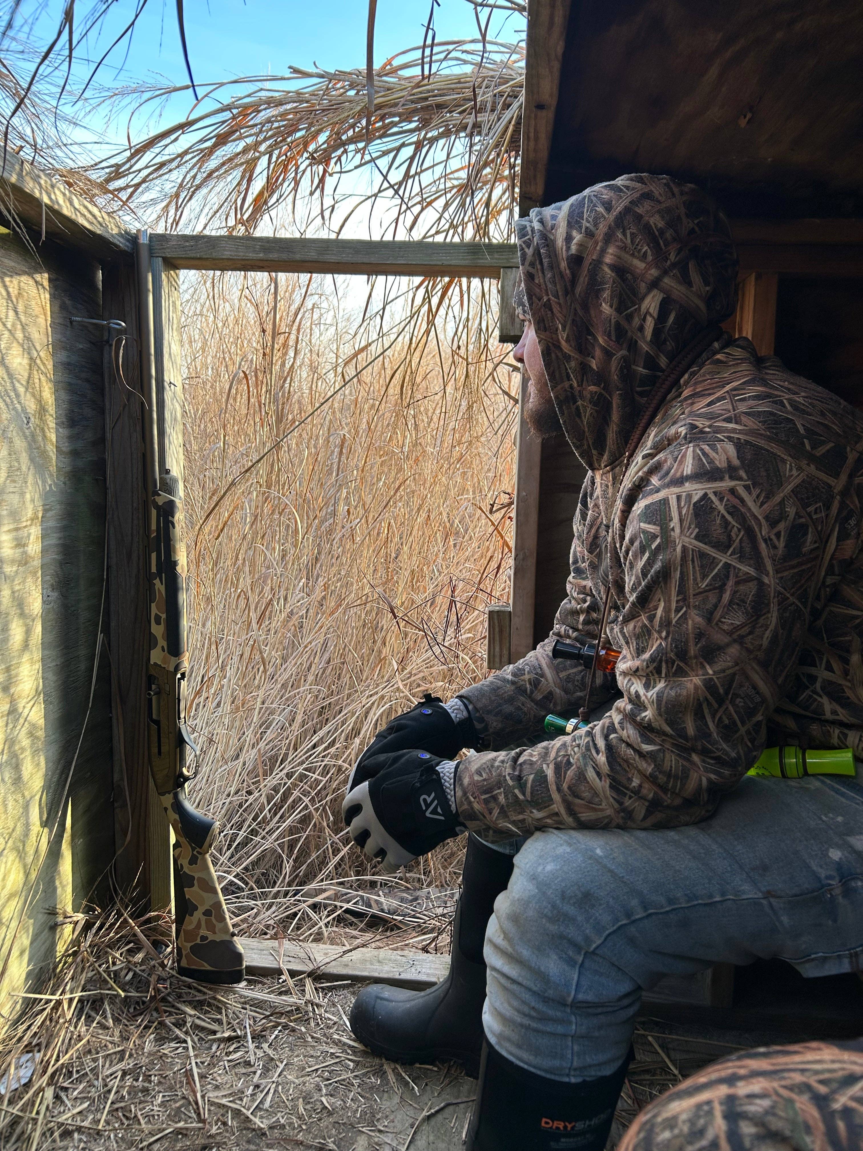 Black & Gray GEN2 Heated Sports Glove for wholesale on Faire3