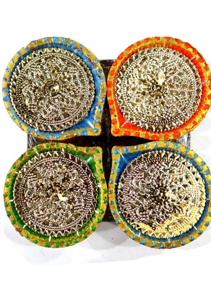 Designer Diya, set da 4 pezzi con cera dorata per la vendita all'ingrosso da parte di Ancientveda