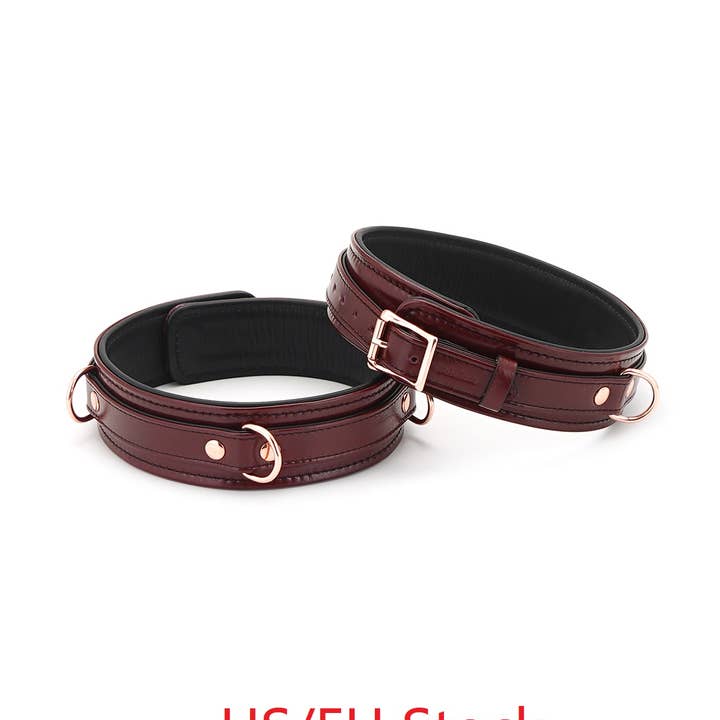 Wine Red - Cuissardes en cuir avec détails en or rose (2 tailles disponibles) pour la vente par Liebe Seele