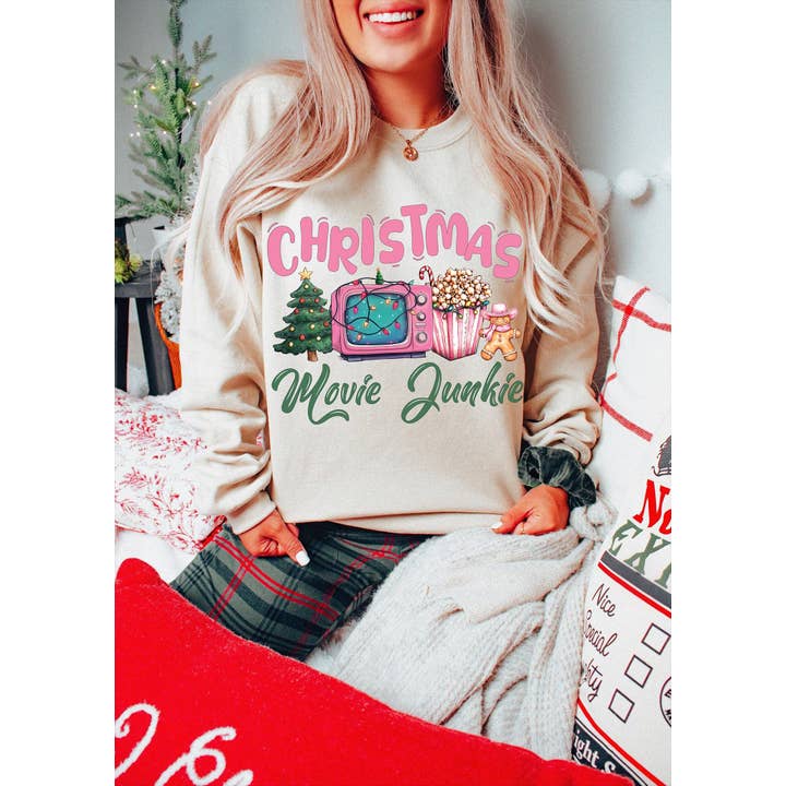 Chemise Christmas Movie Junkie, pull de film de Noël amusant pour la vente par NVC Ecommerce LLC