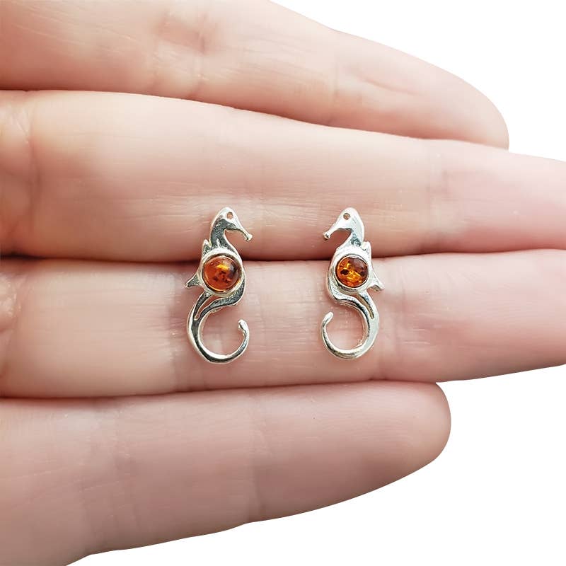 Amberman - Wholesale Knopjes/oorstekers - Cognac amberkleurige sterling zilveren oorbellen met zeepaardje2