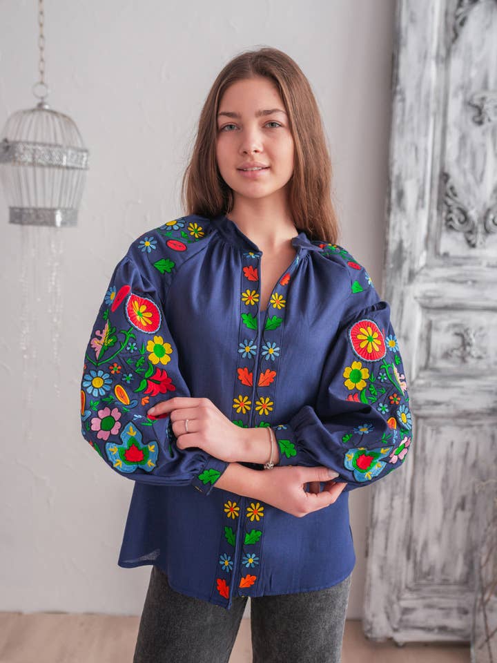 Vesnanka Blå & Farverig Broderet Bluse for engroshandel hos Galychanka