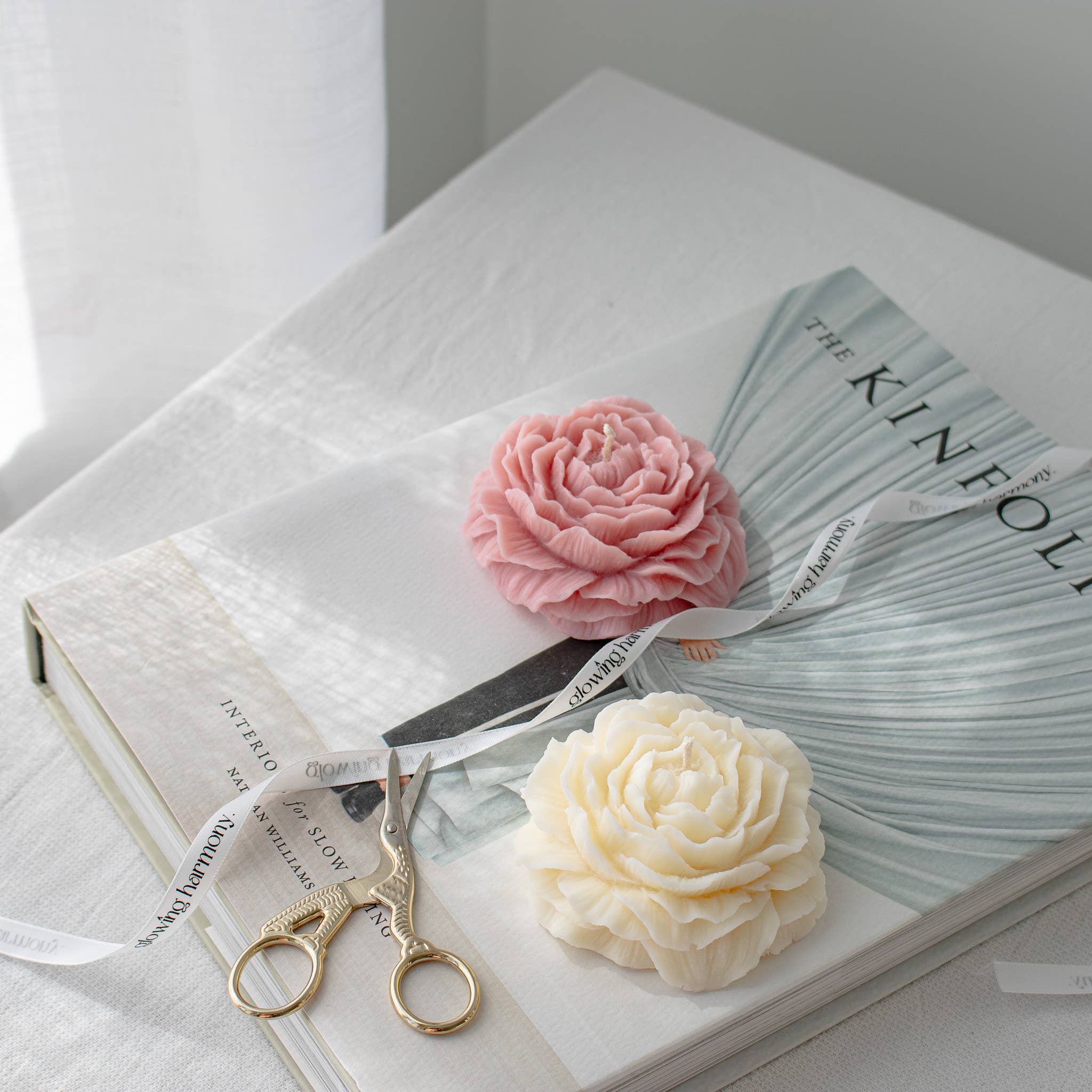 Glowing Harmony Candle Co - Venta al por mayor Velas de diseño llamativo - Vela de Peonía, Vela de Flor en Flor, Decoración Floral para el Hogar2