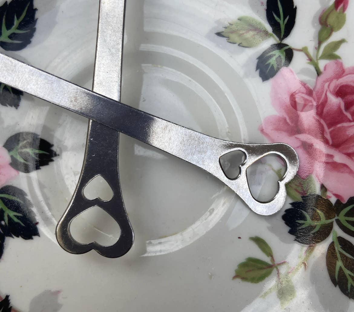 Divine Balance Co. - Wholesale Tea Strainer/Infuser - Heart Shaped Tea Infuser4