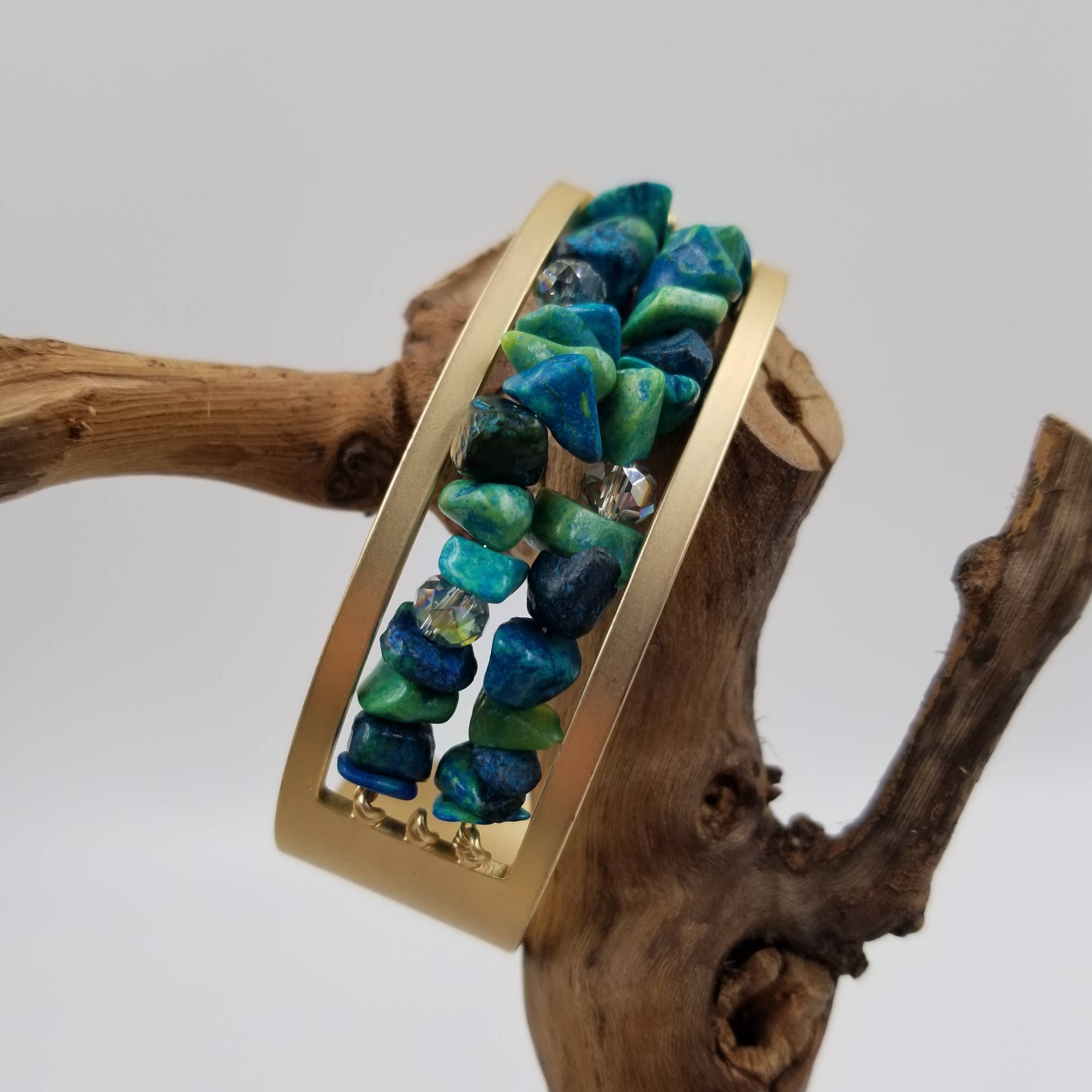 CHAKRA JEWELRY - Venta al por mayor Pulseras tipo brazalete - Brazalete abierto de cobre con piedra natural1