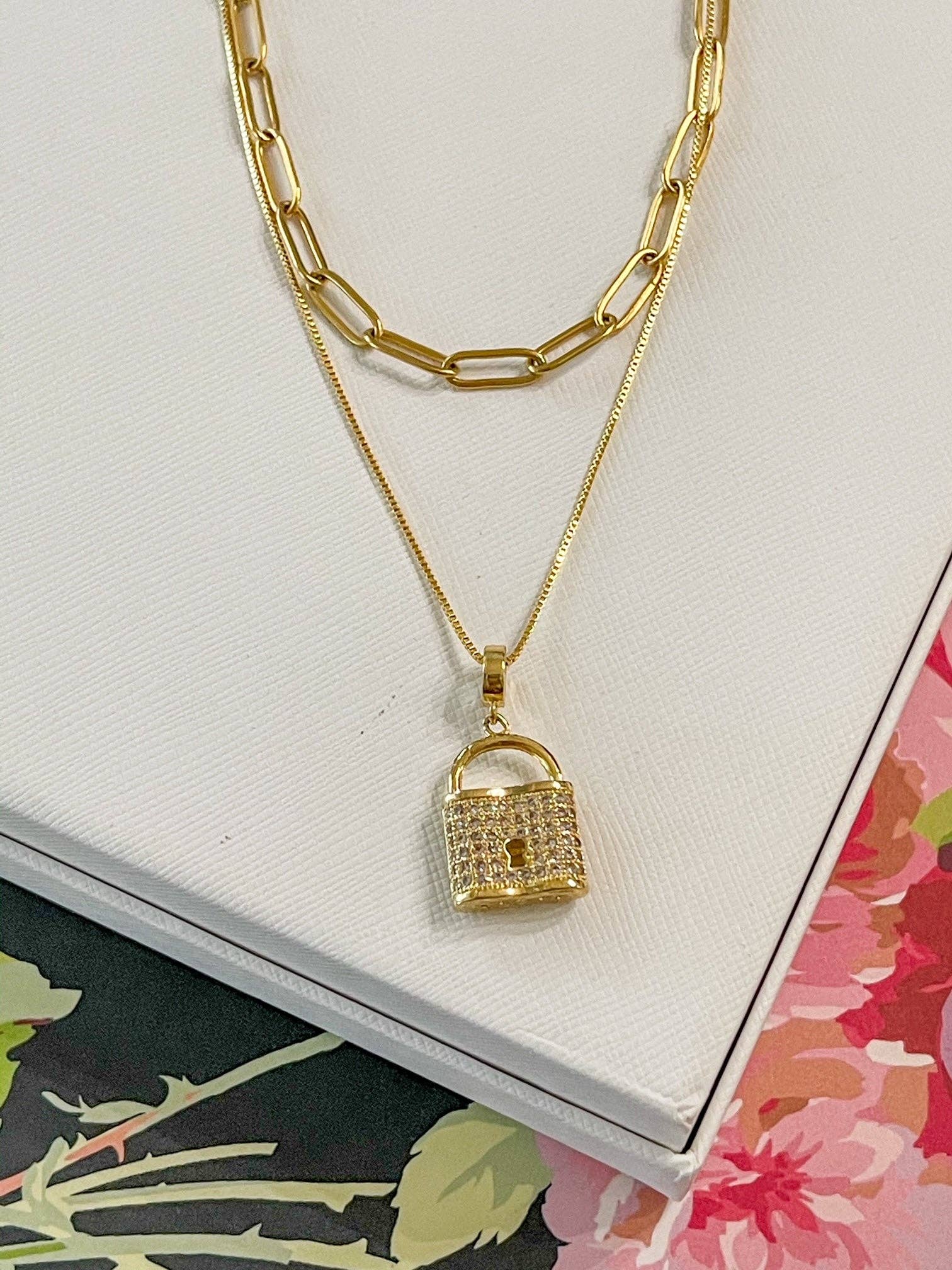 BLAKELEY - Vente Colliers à pendentif - COLLIER MÉDAILLON LAUREL1