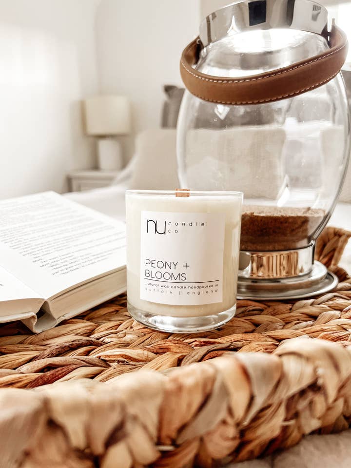 peony + blooms | vela de la firma para venta al por mayor de naturally unique candle co