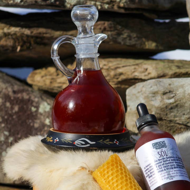 SÓL :: Herbal Body Oil - St Johns Wort for wholesale by Gardens of Asgard