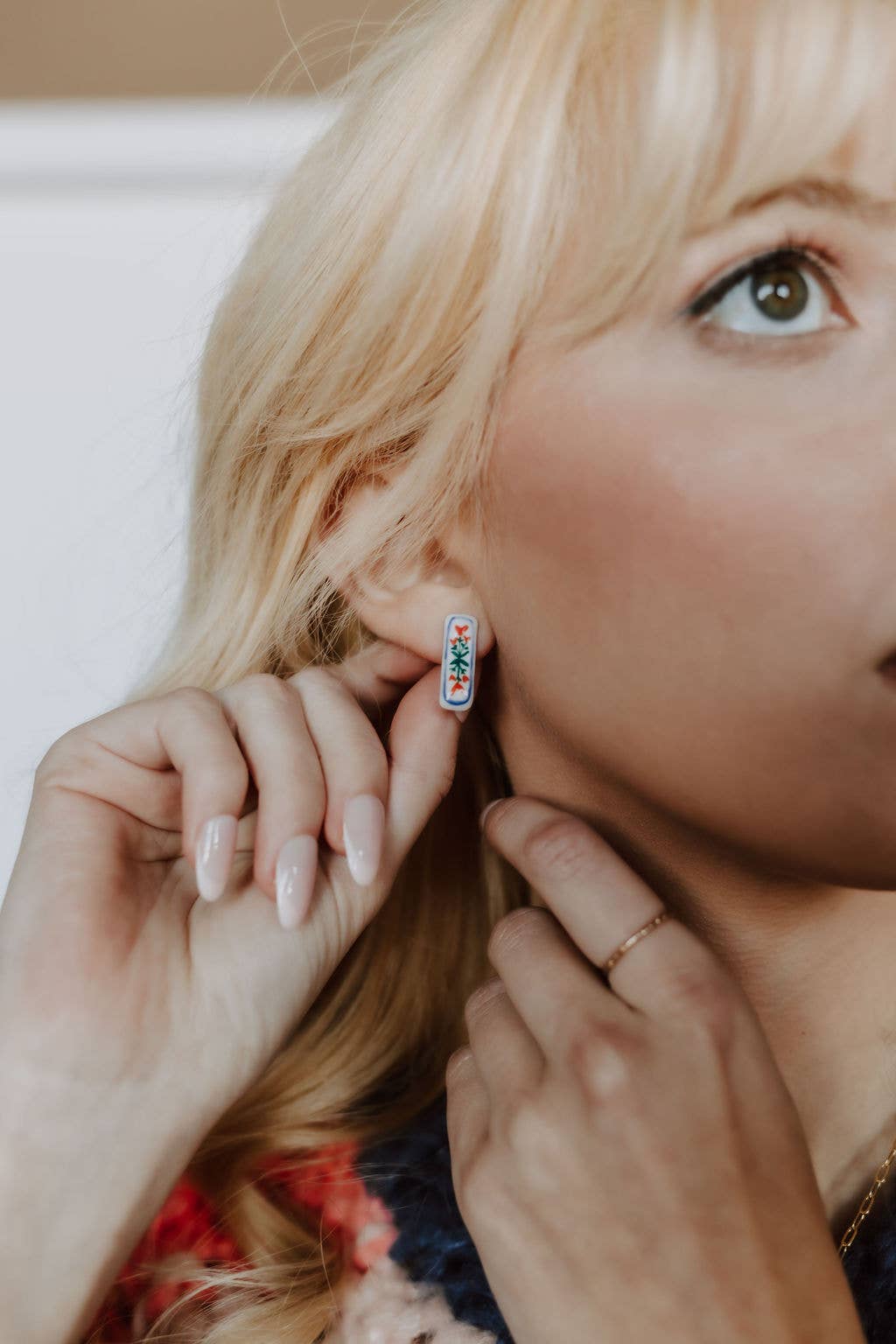 Crown & Heart - Wholesale Stud/Post Earrings - Floral Bar Stud Earrings4