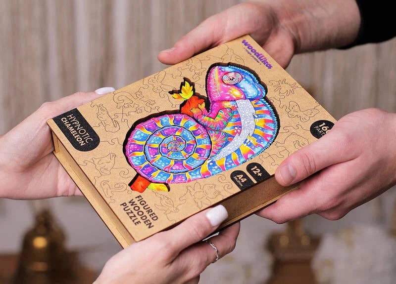 Woodlika – wholesale Pussel - Barn – Hypnotisk Kameleont Pussel | Magiska Djur1