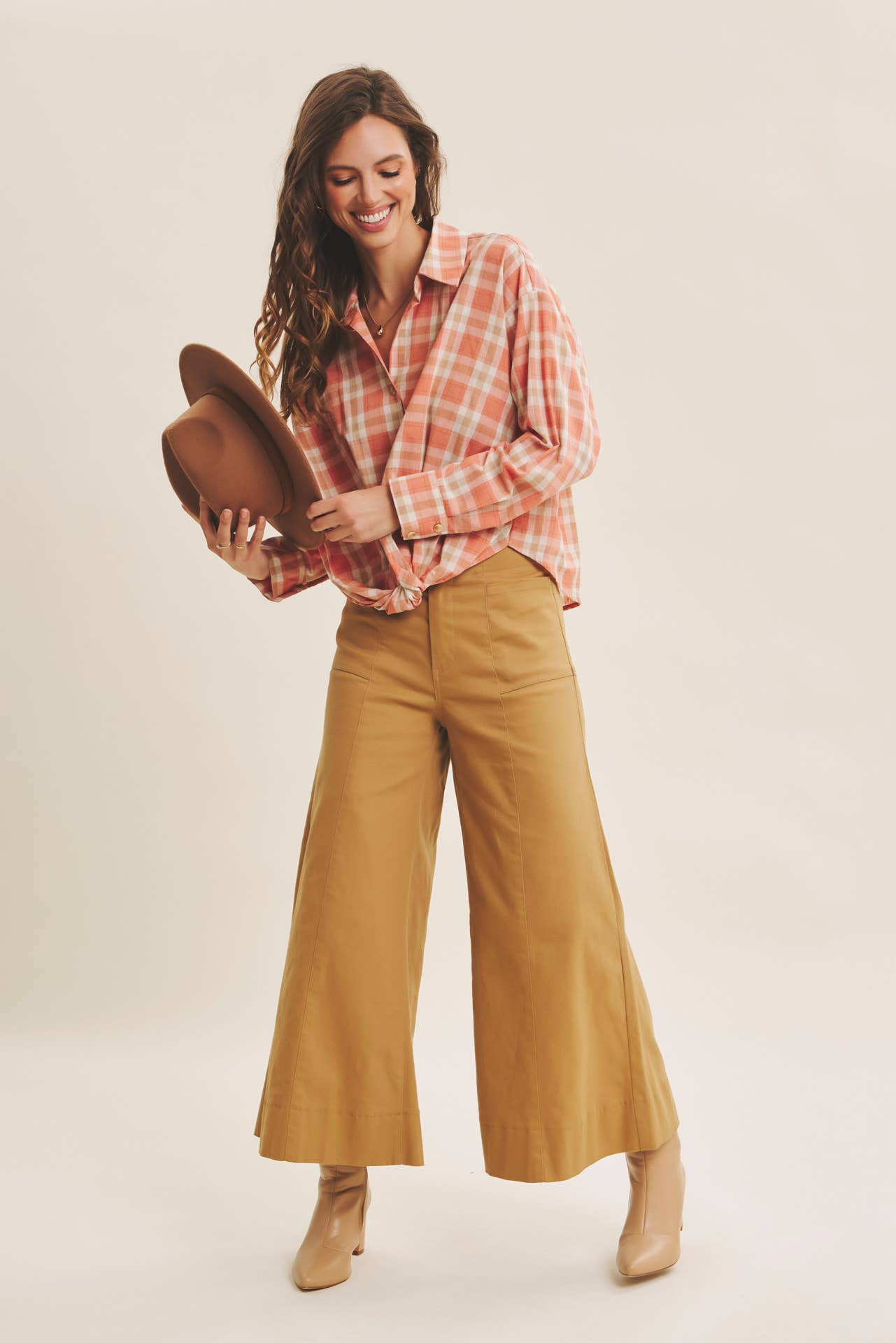 in february - Vente Jean – femme - PANTALON COURT À JAMBES LARGES ET TAILLE HAUTE EXTENSIBLE28