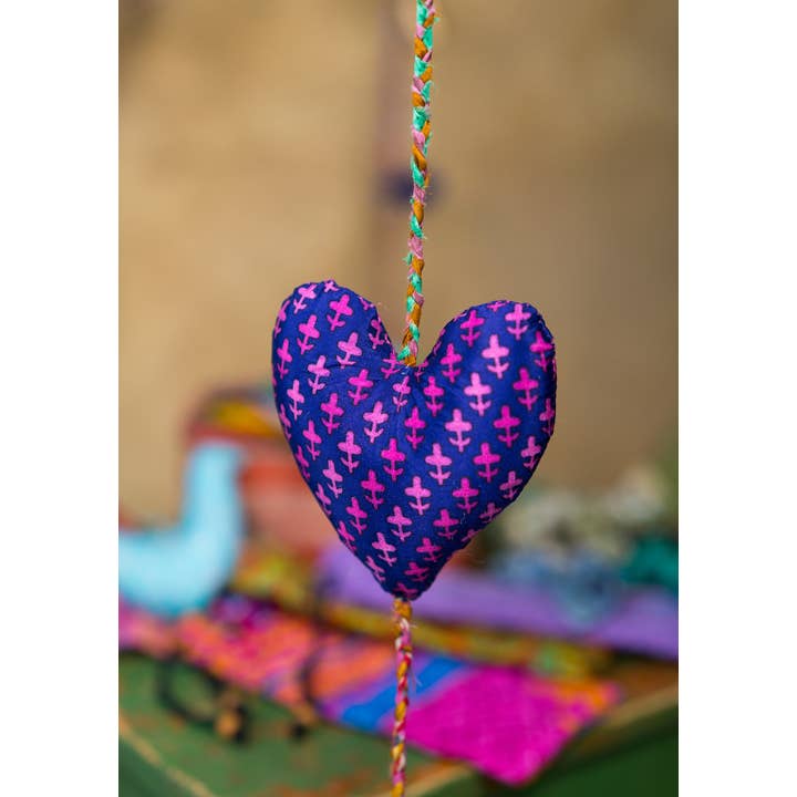 Namaste - Wholesale Bunting/Garland - Hanging Recycled Sari String 3 Hearts