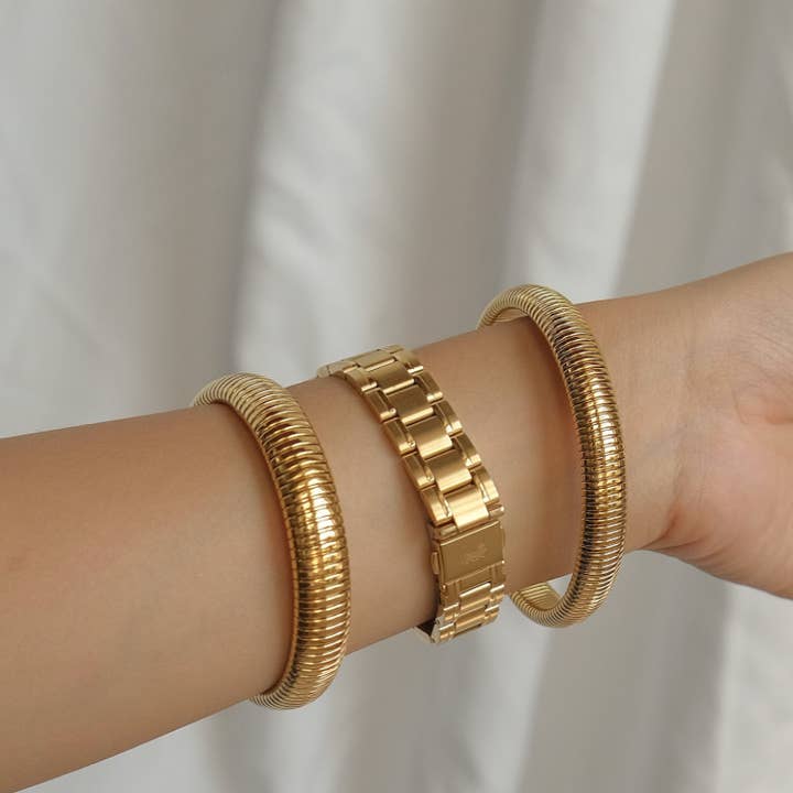 HoopLa - Wholesale Bangle Bracelet - Â Cobra Tobogas Omega Stretch -Waterproof- 14K Gold-PVD21