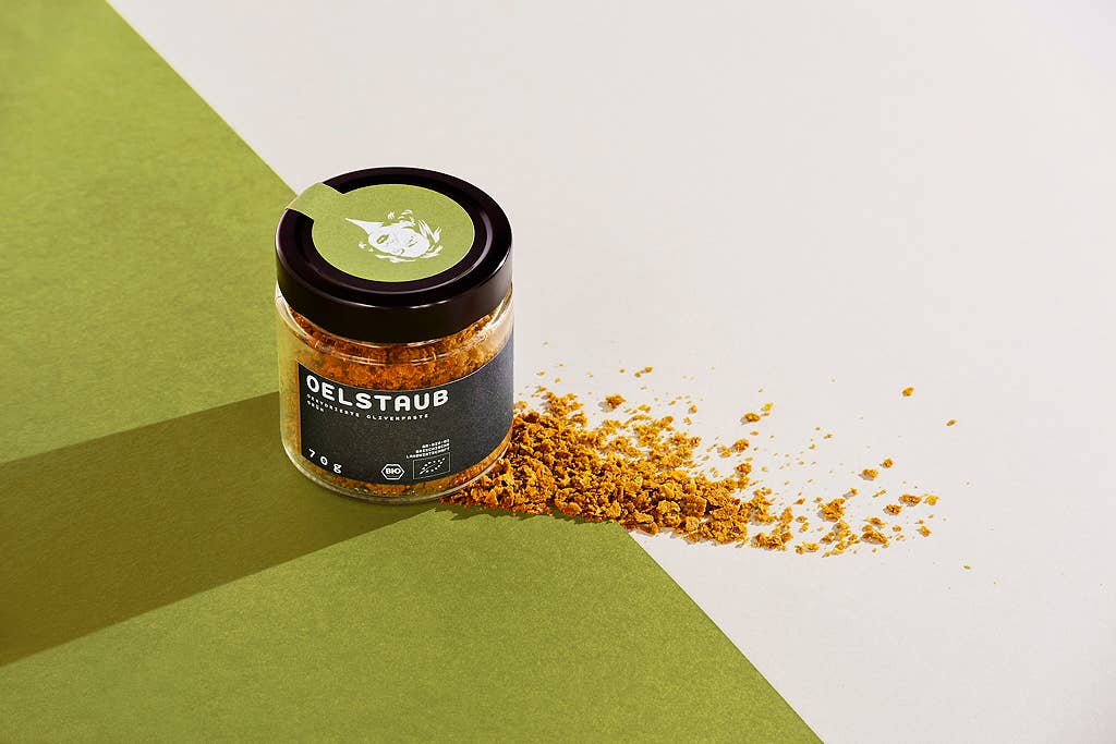 O.E.L. - Thalassa GmbH & Co. KG - Wholesale Gedroogde kruidenmix - OelStaub Green 70 g - biologische groene olijvenvlokken voor kruiden1