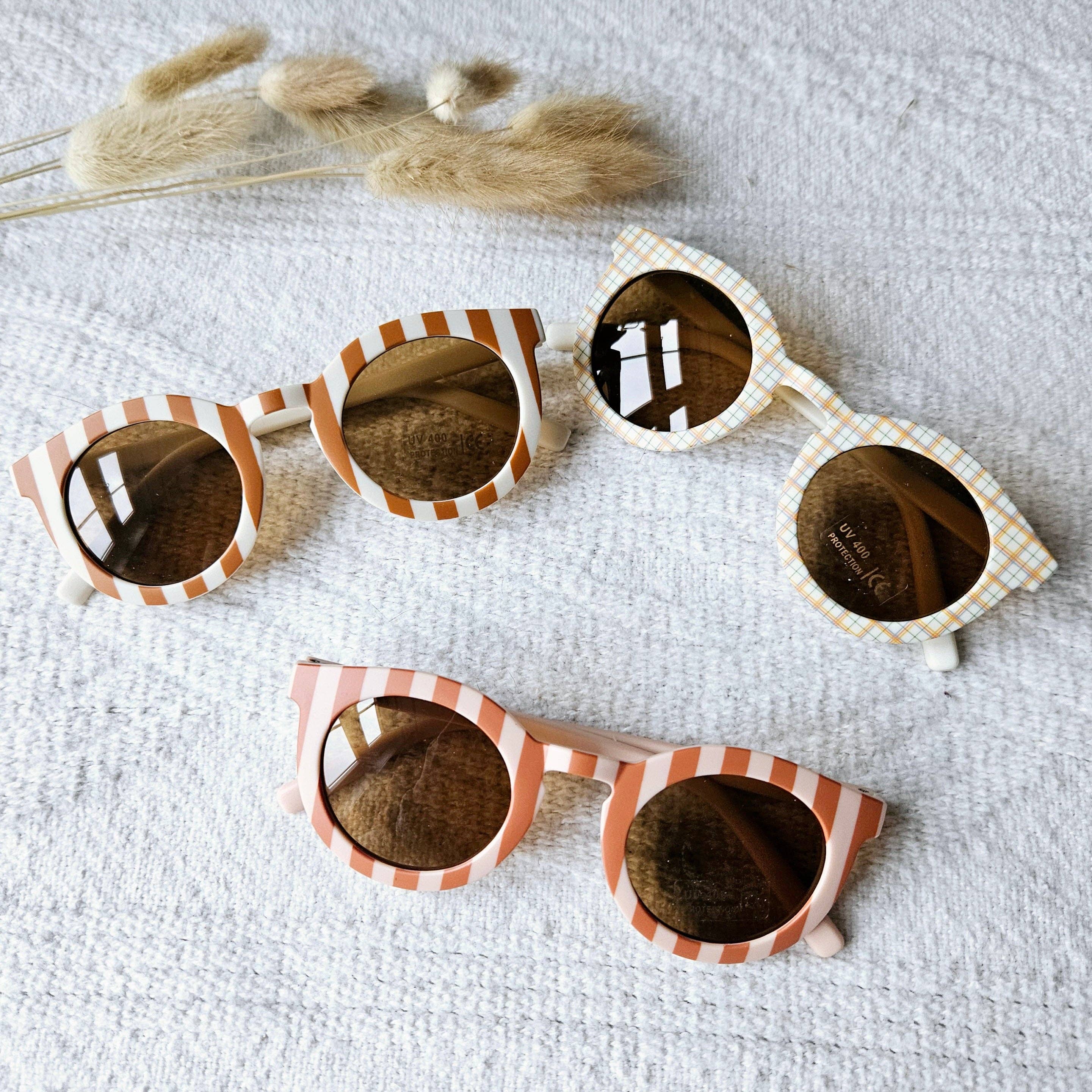 Rammelaartje – wholesale Solglasögon/glasögon - Barn – Baby- och barnsolglasögon med UV400-skydd i mjukt rosa och kamelfärg2