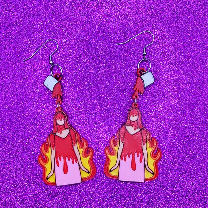 Boucles d'oreilles film d'horreur Reine du bal imprimées en 3D pour la vente par Printy Vibes