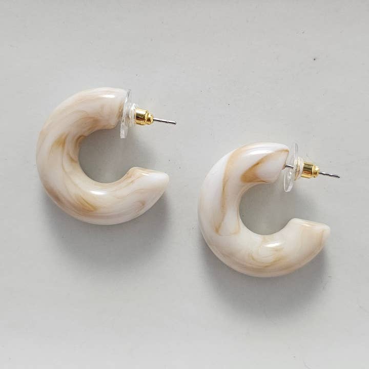 Chloe Hoops - Neutro // Pendientes, Joyería, Otoño para venta al por mayor de Spiffy & Splendid