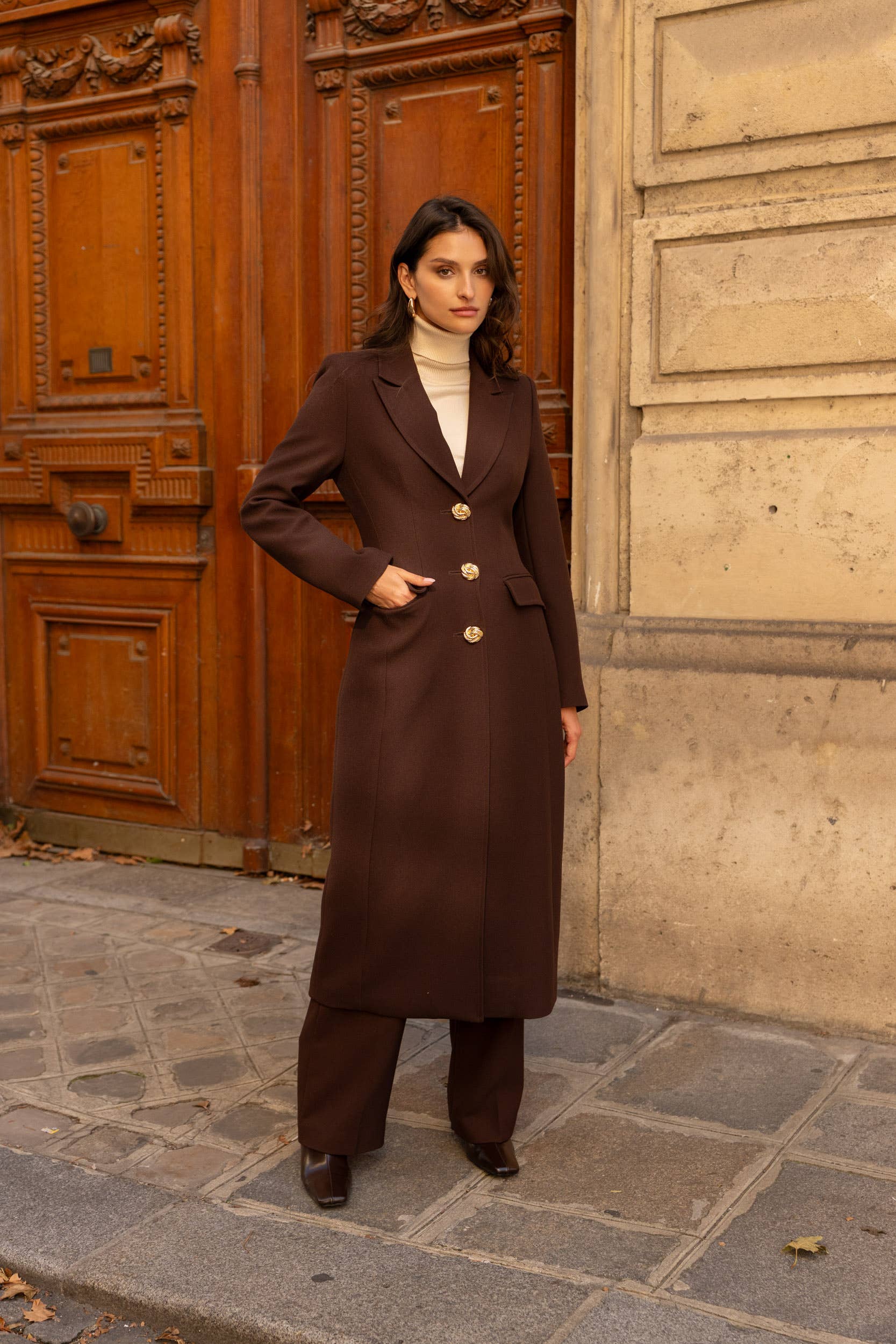 Attentif Paris - Vente Manteau – femme - [Thick] Manteau long à coupe ajustée orné de boutons dorés3