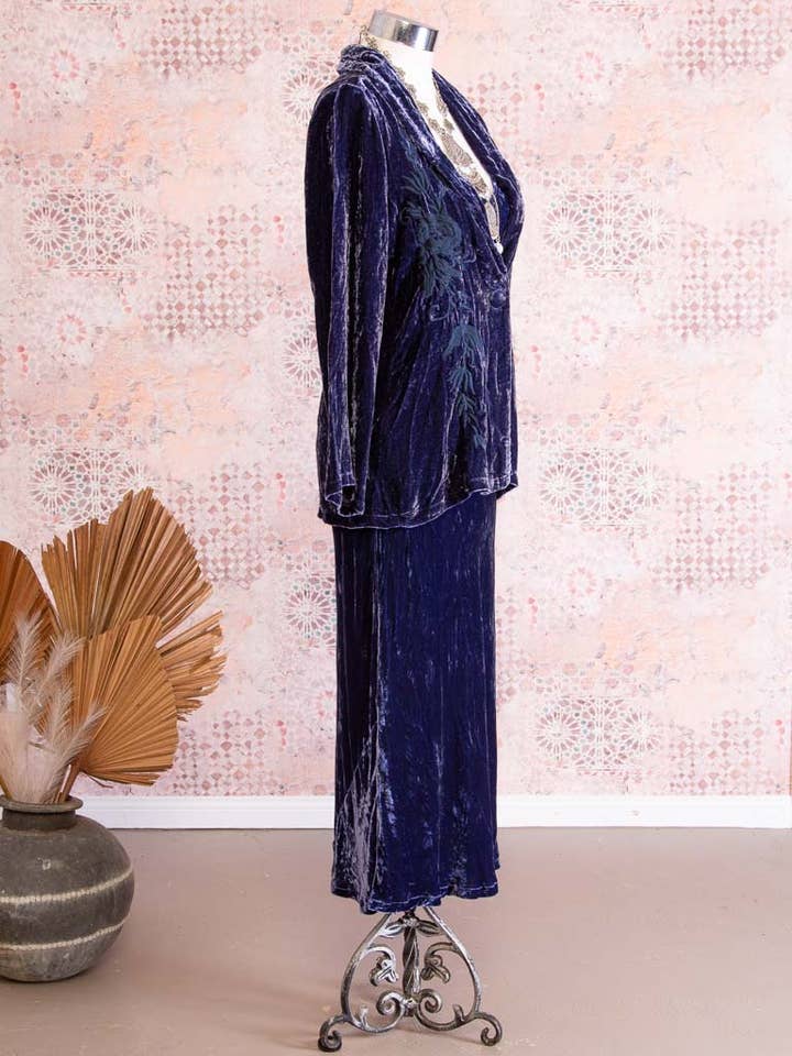 TABOO FASHION - Wholesale Jacket – Women's - Bree Long Silk Velvet Embroidered Jacket9