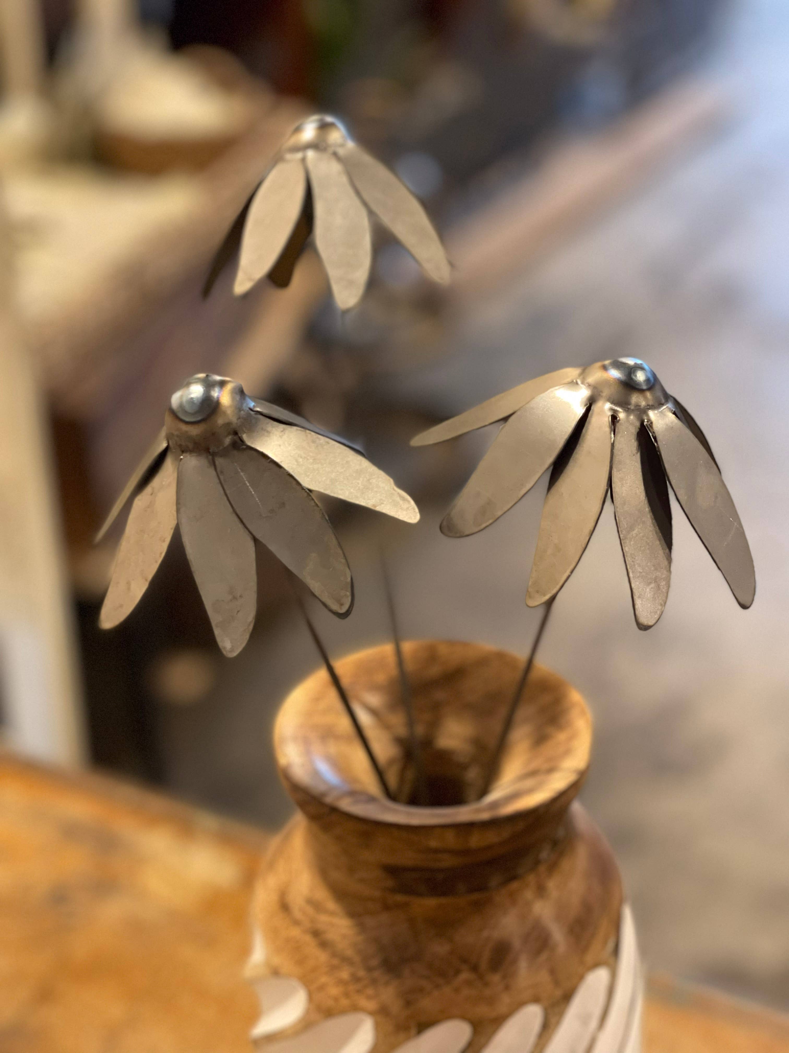 608 The Factory - Wholesale Garden/Lawn Stake - Metal Cone Daisy Flower Set of 24 Flowers 8