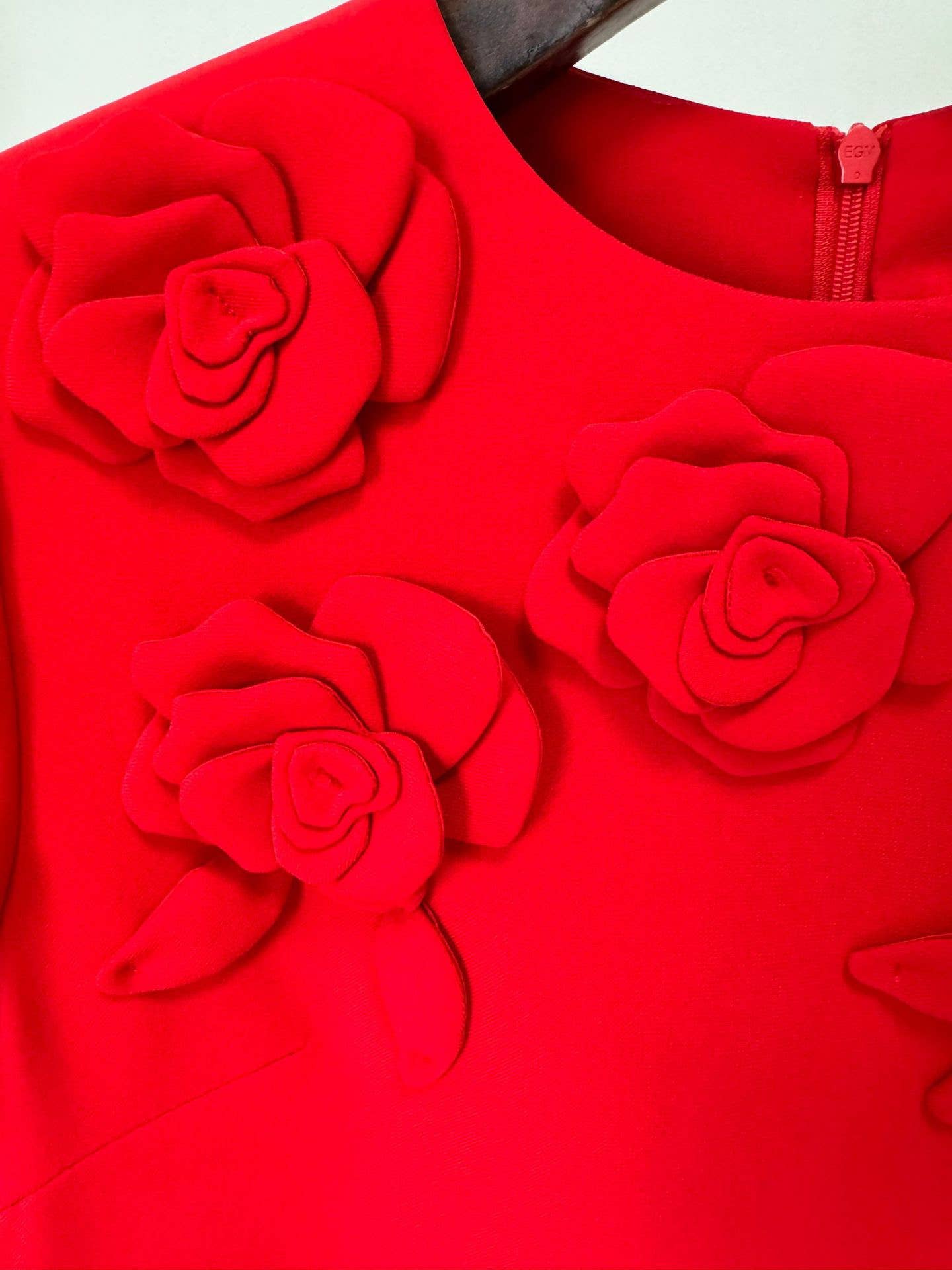 Rød DR330L Chic 3D Blomstret Rød Kjole - Kortærmet Elegance for engroshandel på Faire5