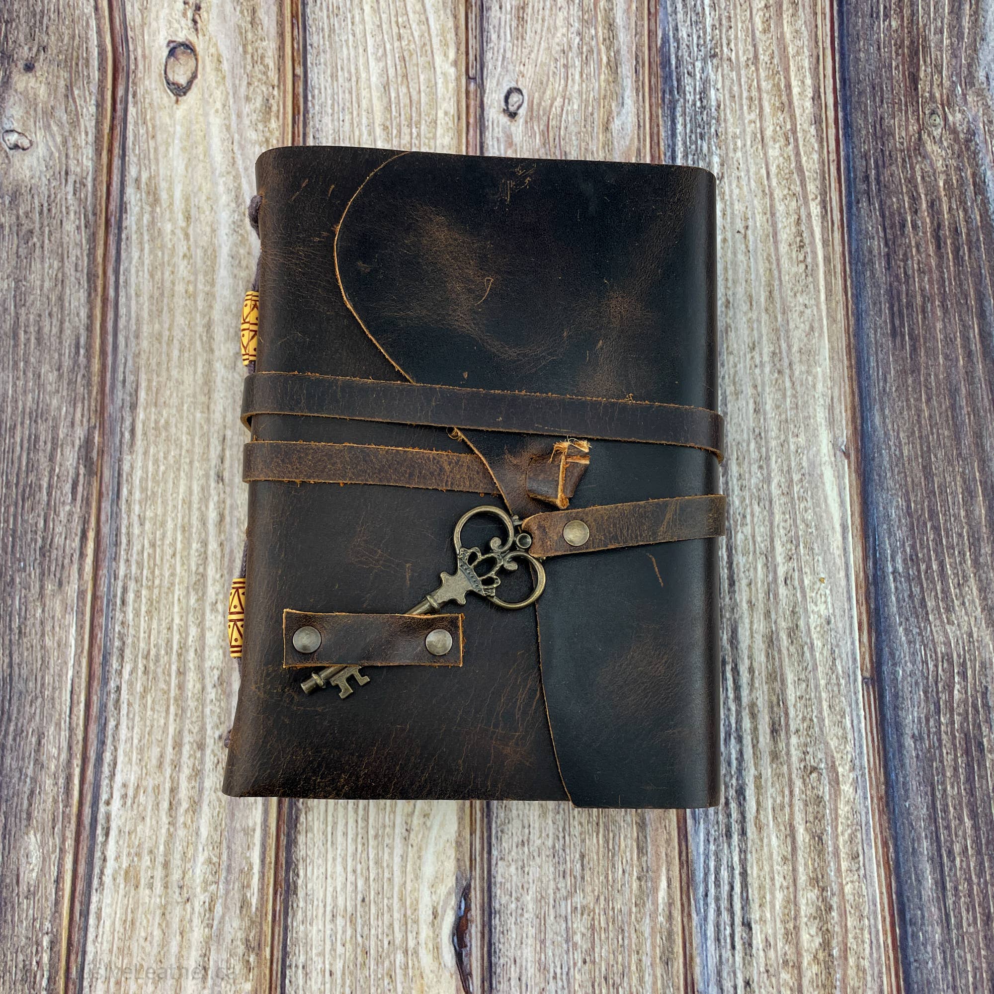 Exclusive Art Inc – wholesale Journal och dagbok – Läderjournal med nyckeldesign // Hantverksmässig pärmbindning7