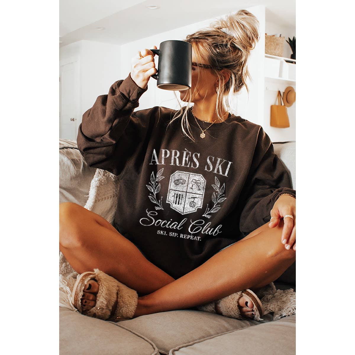 Illustrated Society - Wholesale Sweatshirt - Women's - APRES SKI SOCIAL CLUB  GRAPHIC SWEATSHIRTS8