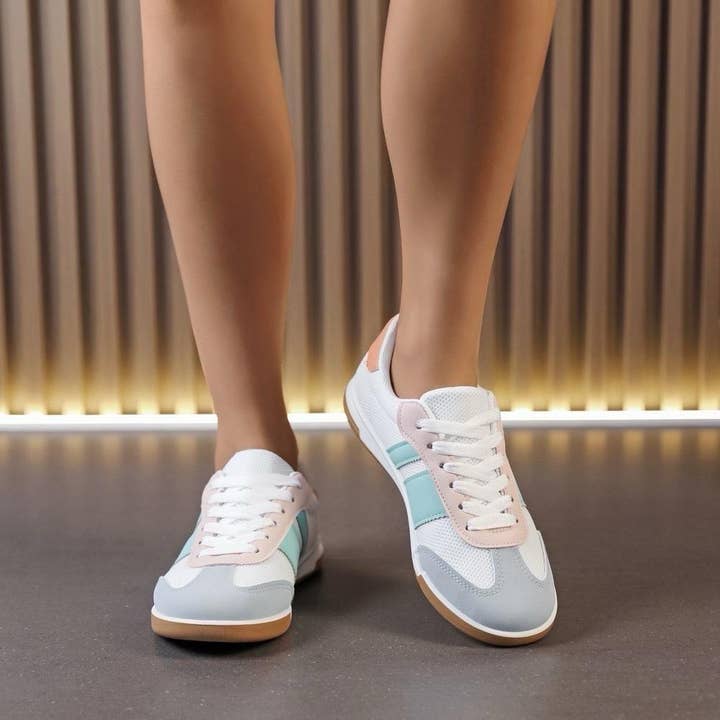 No Doubt Shoes – wholesale Vardagssneakers - Dam – DAMSKOR MED RUND TÅ, SLIP-ON, SIDDETALJERADE RANDIGA SNEAKERS