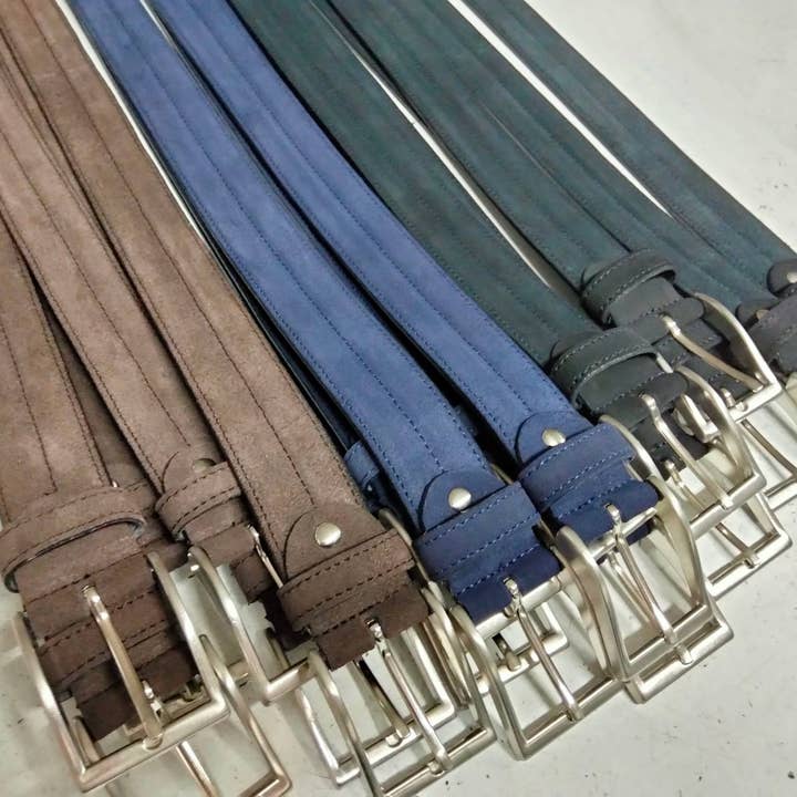 Handgemaakte nubuck leren riem van 3,5 cm breed voor wholesale door Creaciones Corpas