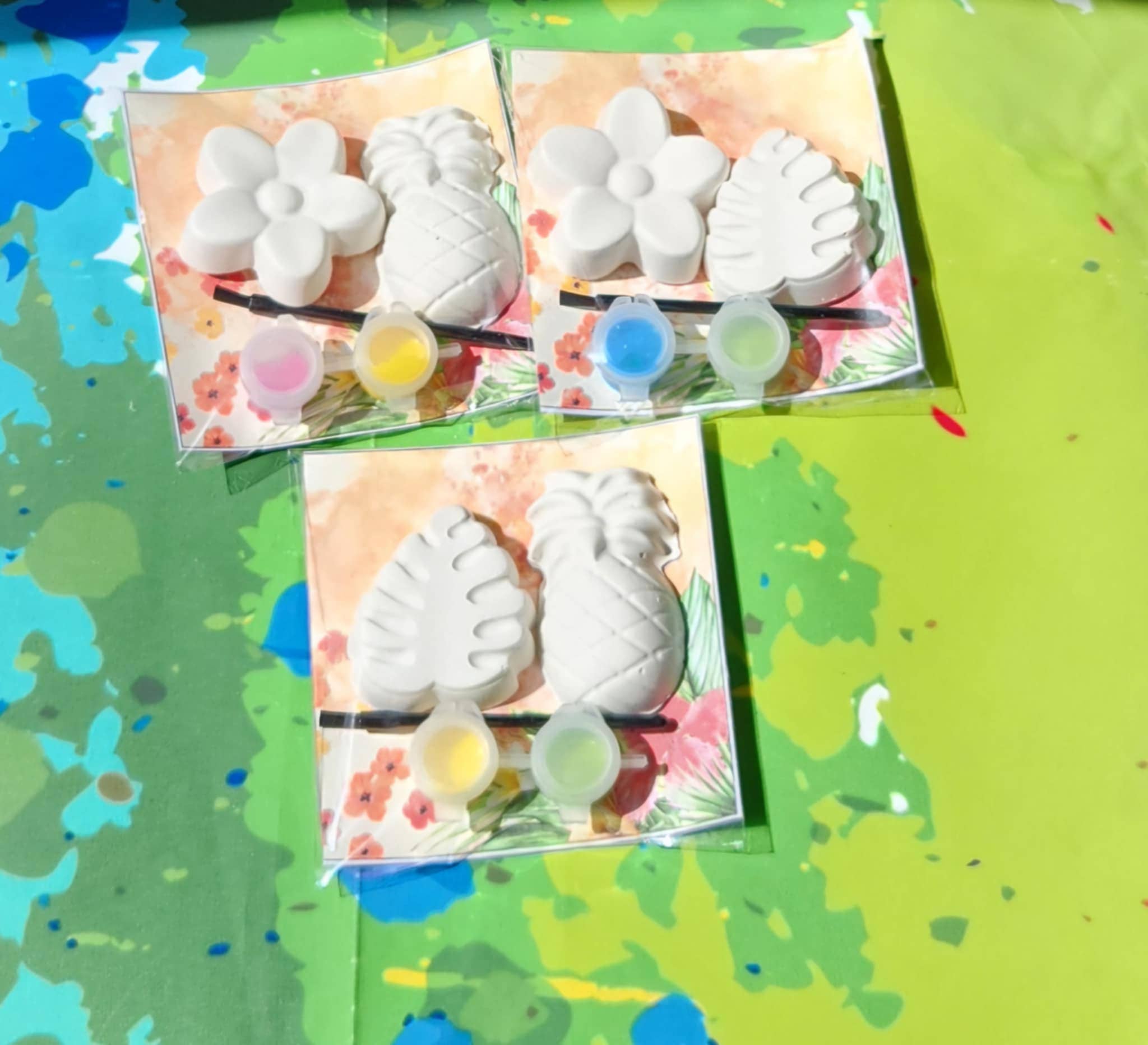 Snazzy Crayons - Wholesale Party Favor - Hawaiian Themed Mini Paint Your Own Kits | Luau Party Favors4