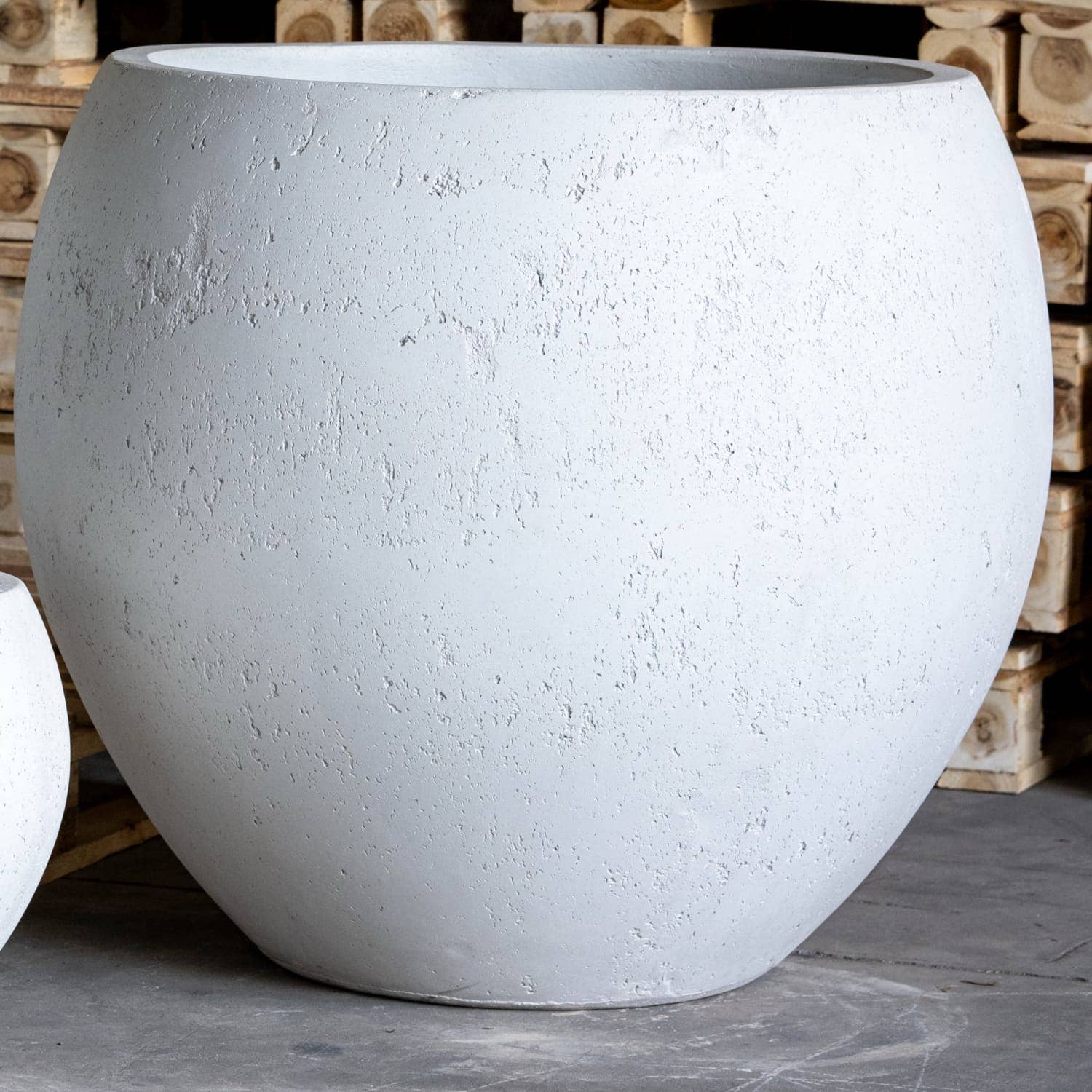 Jobu Home – wholesale Plant pot – Orbello | White Mist – 110cm XXL Concrete Sphere Planter – 686L Round Plant Pot0
