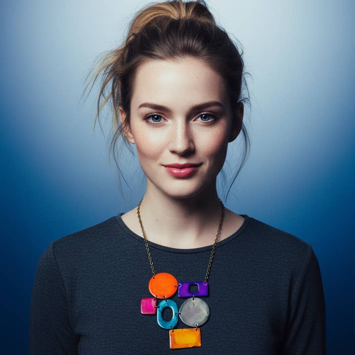 Collier Déclaration Coloré au Style Géométrique pour la vente par Sassy Sacha Jewelry