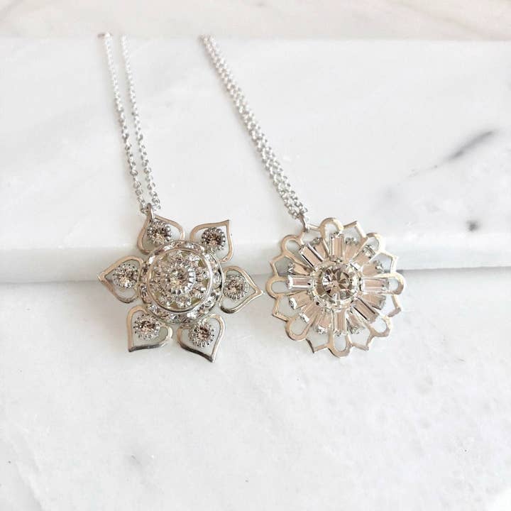 Colliers en cristal en forme de flocon de neige pour la vente par Love Your Bling®