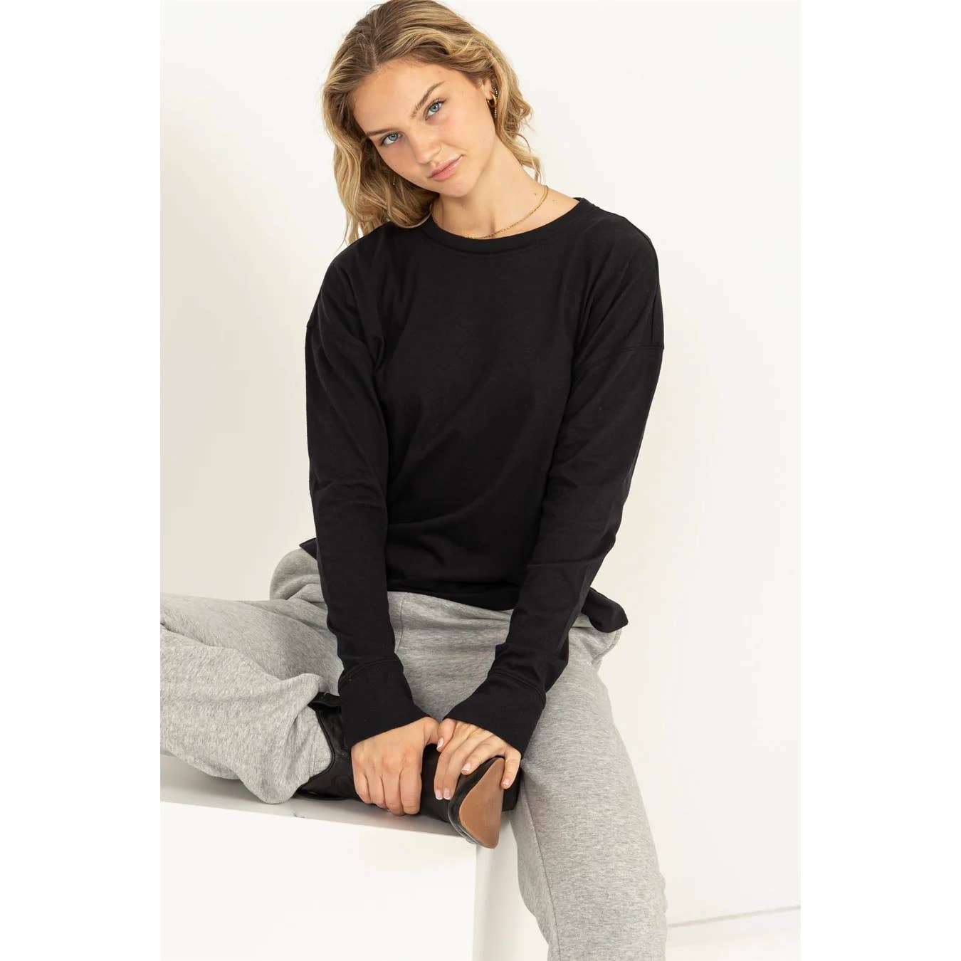 Apolline – Großhandel T-Shirt – Damen – LANGARMSHIRT MIT RUNDHALSAUSSCHNITT0