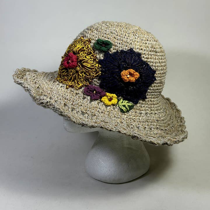 PD-8 - Chapeau en fleur de chanvre crocheté avec bord pour la vente par Foot Path Trading Co