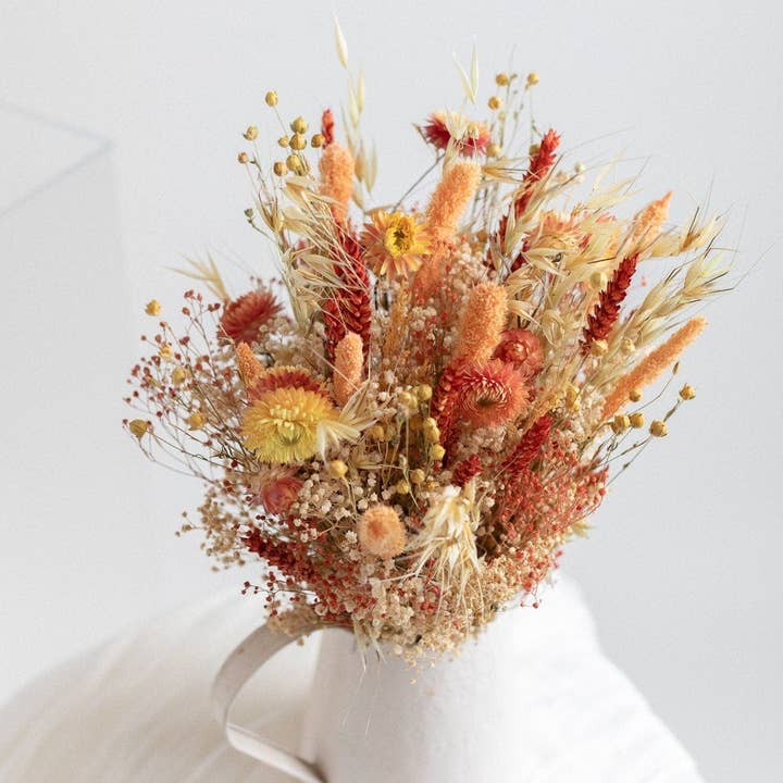 Bouquet da sposa con fiori secchi, arancia bruciata e crema, n. 6 per la vendita all'ingrosso da parte di Hidden Botanics