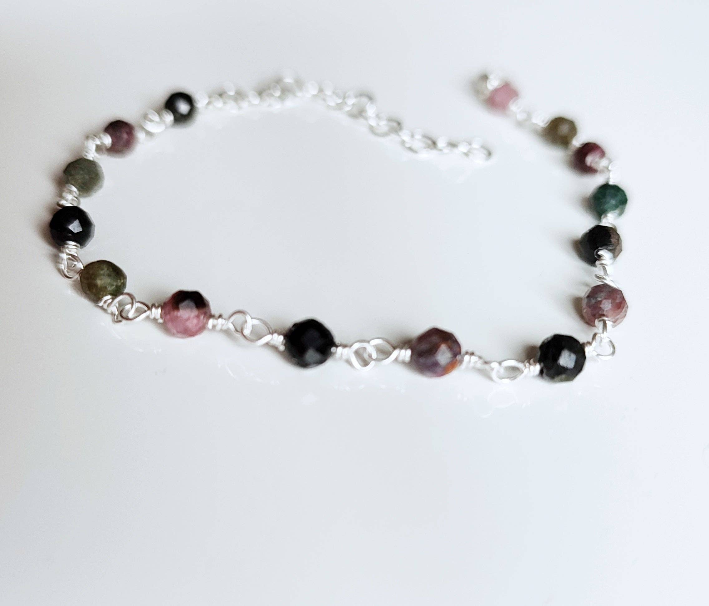 SEQAY - Wholesale Armband met kralen - Multikleurige toermalijnarmband van 925 sterling zilver met kleine stenen4