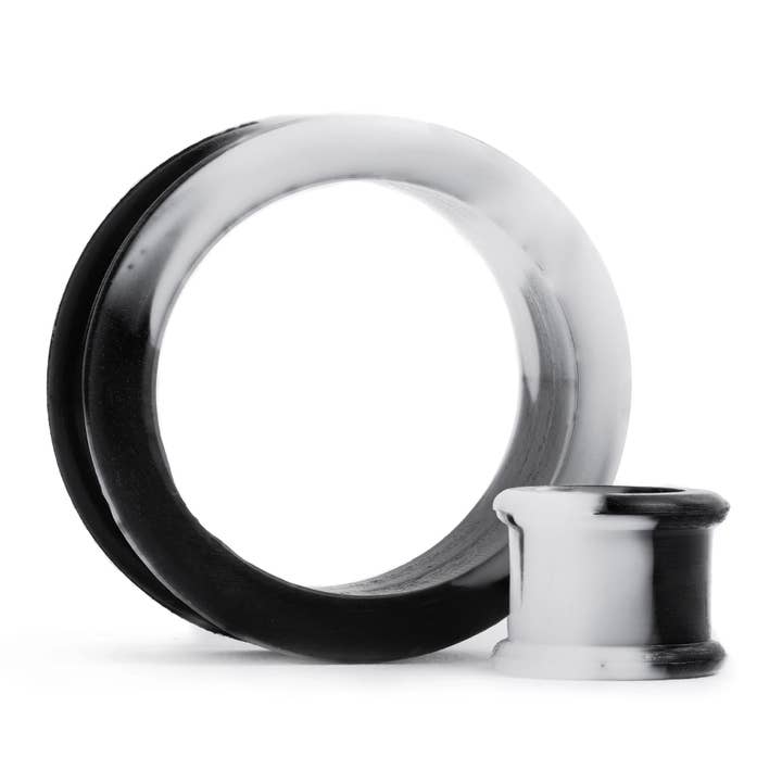 Marmor vit och svart silikon tunnel/plugg/mätare för wholesale av Custom Plugs