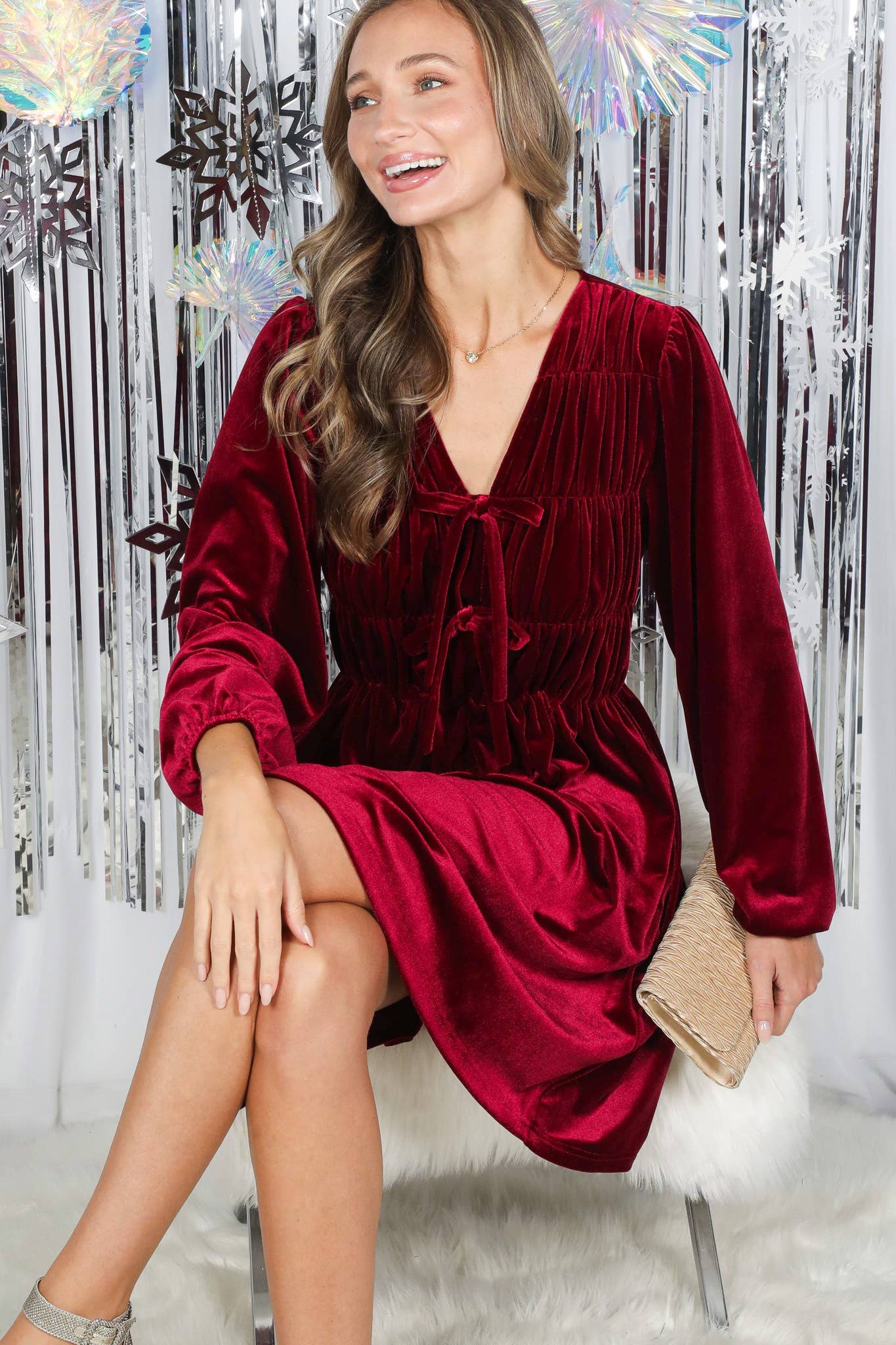 Vine & Love - Wholesale Dress - Women's - Elegant Silhouette Luxe Velvet V-Neck Dress VD8314317