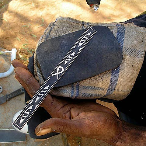 UNTIL THERES A CURE FOUNDATION – wholesale Manschettarmband – Handsnidad afrikansk konst armband7