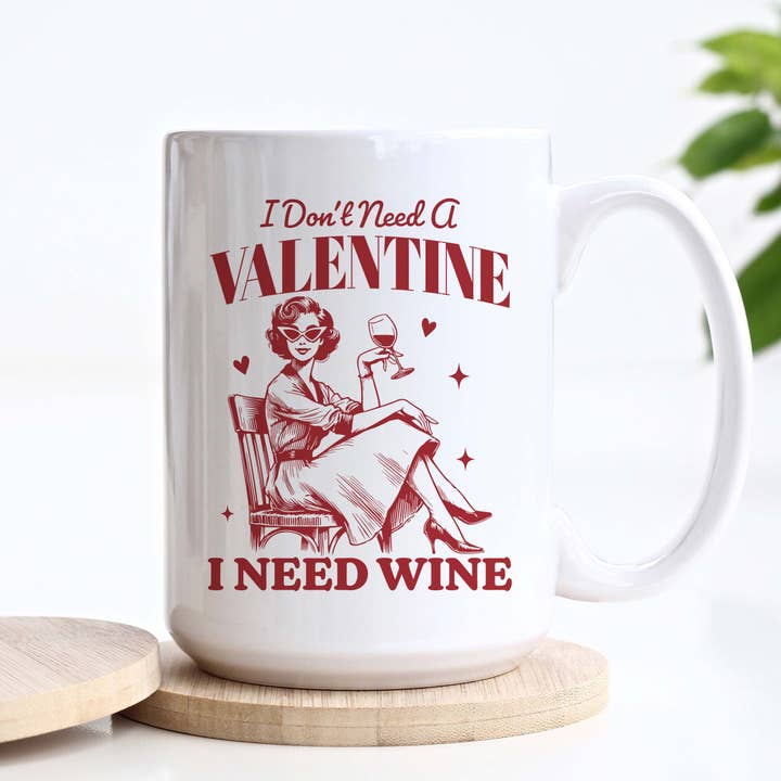 J'ai besoin d'une tasse rétro drôle de vin pour la Saint-Valentin. pour la vente par Heart & Willow Prints