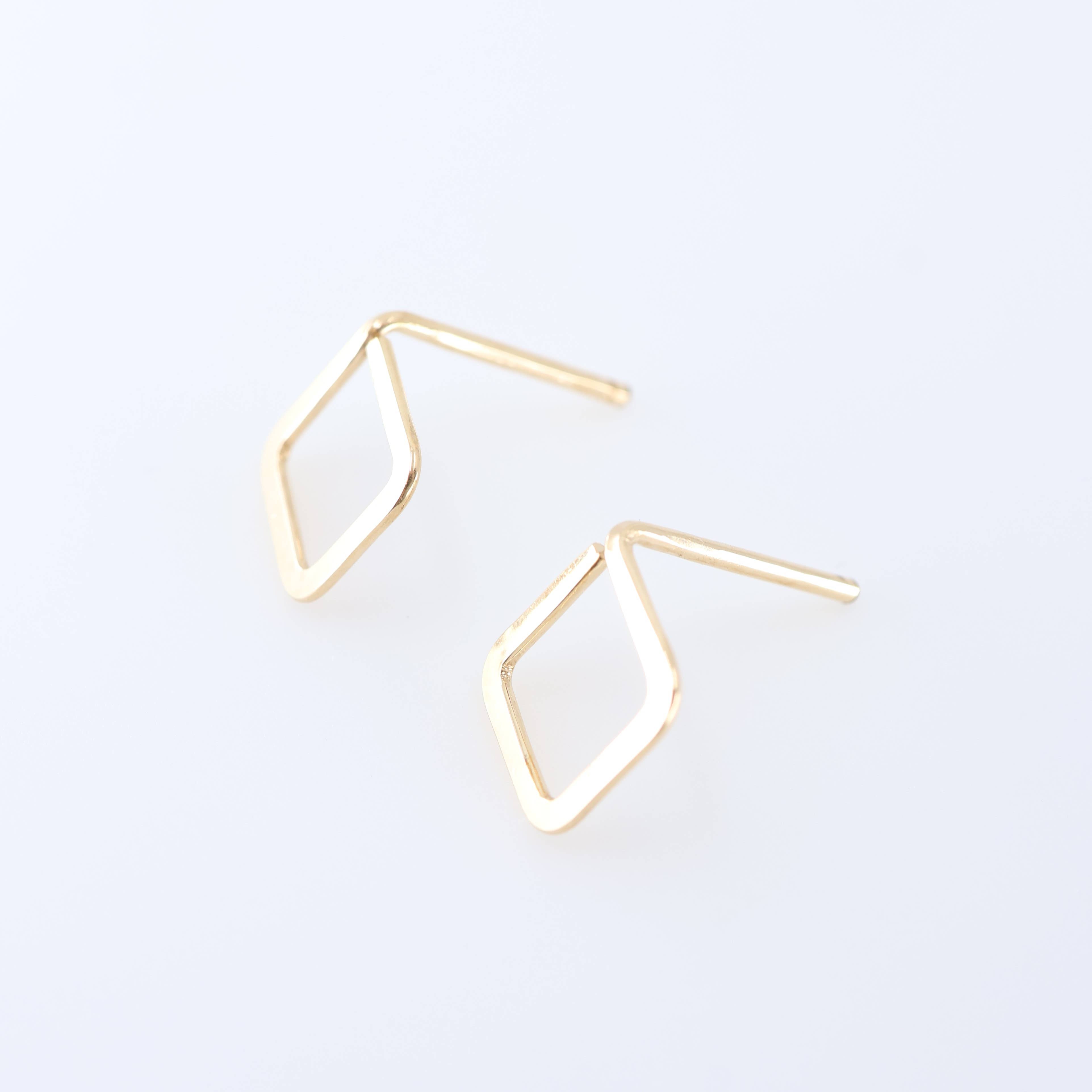 J. Mills Studio – wholesale Solitärörhängen – Smedda örhängen - Droppform, Cirkel, Diamant eller Hjärta2