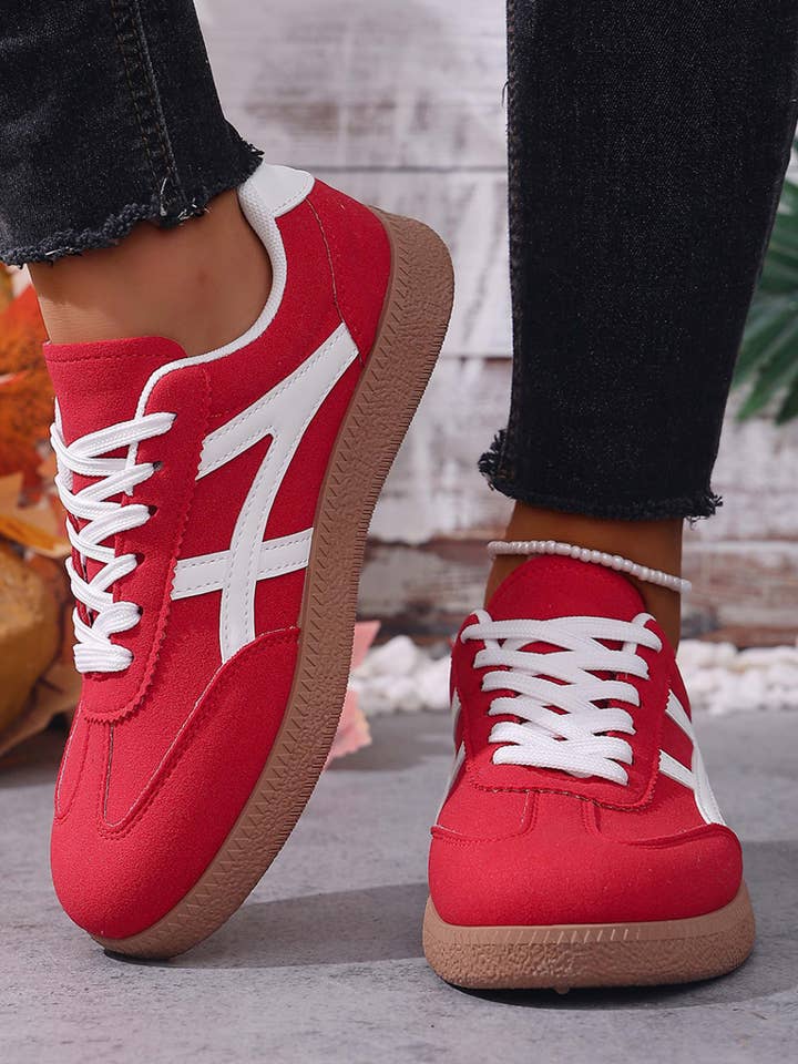 Faux-Wildleder-Sneaker mit Kontrast-Patchwork-Details | US6-10 für den Großhandel von Aapparella