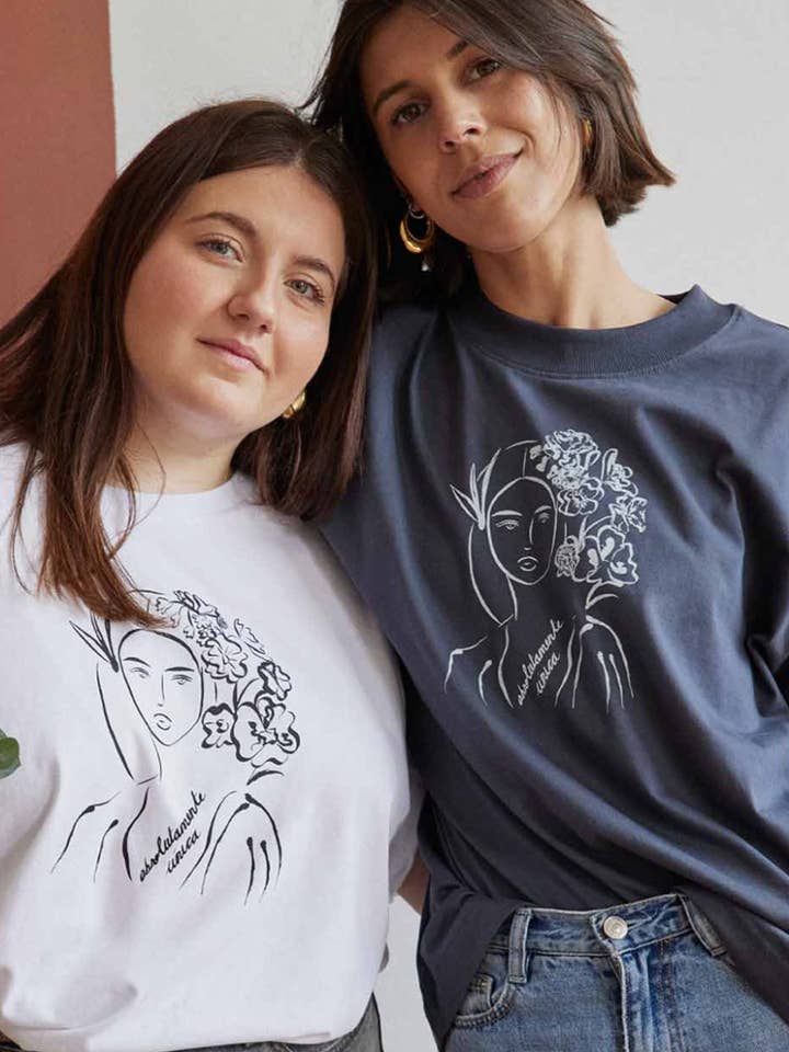 T-shirt UNICA grigio antracite, cotone biologico per la vendita all'ingrosso da parte di Leonor Roversi