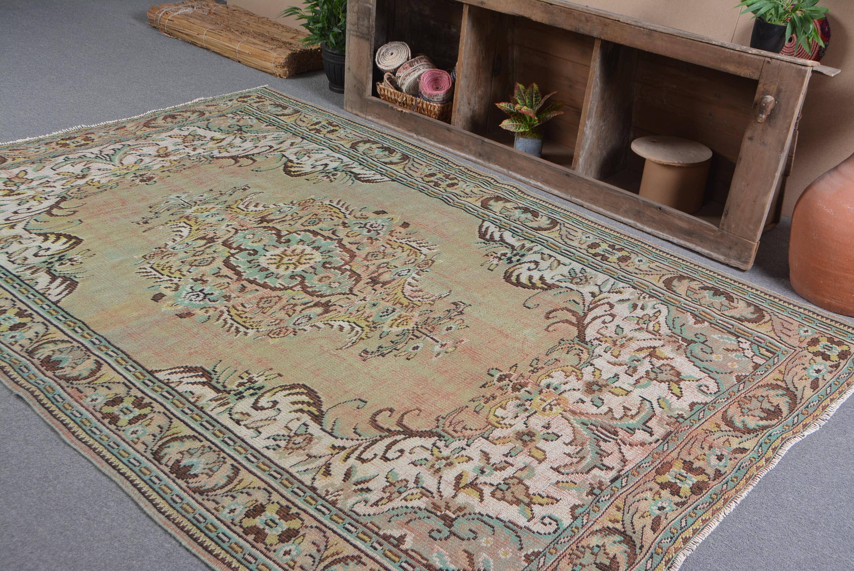 The Loom Wholesale - Wholesale Stair Runner - Handmade Green Wool Rug with Classic Traditional Design3